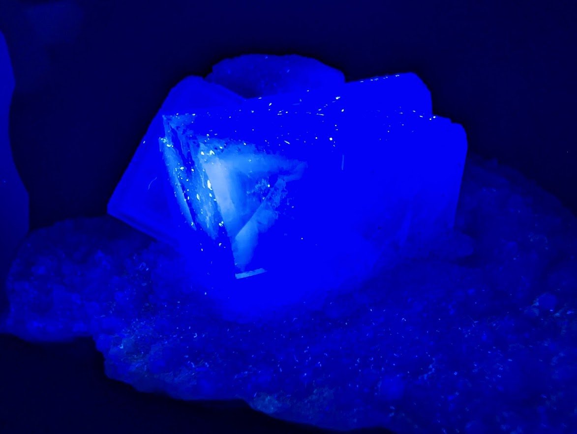 Blue Phantom Fluorite on Quartz 4.5 by 4.5 in 464g – Yaogangxian Mine (YGX) , China