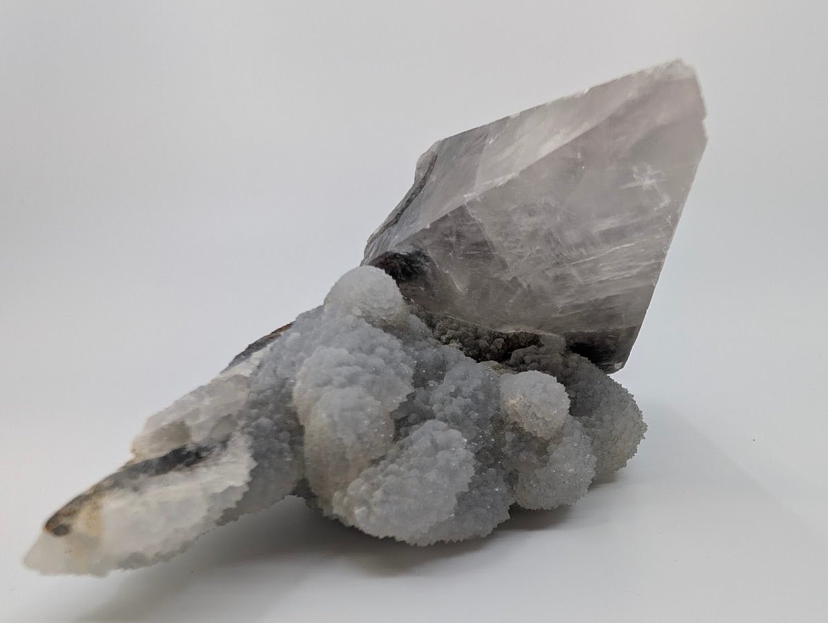 Enchanting Dogtooth Calcite with Fluorescent Sugar Sphalerite – Fujian, China