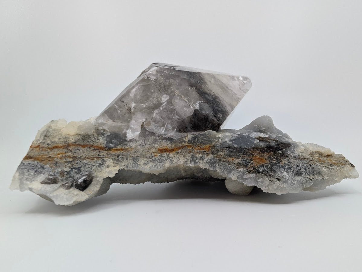 Enchanting Dogtooth Calcite with Fluorescent Sugar Sphalerite – Fujian, China