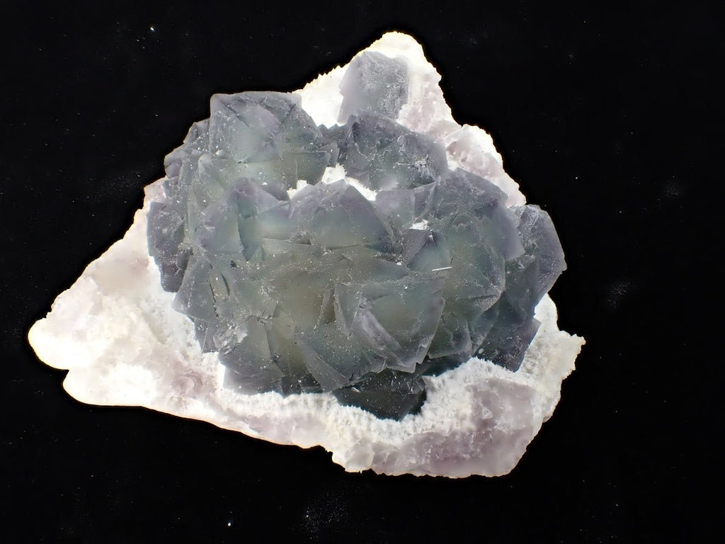 Purple-Cored De’an Fluorite with UV Fluorescence – Jiangxi Province, China