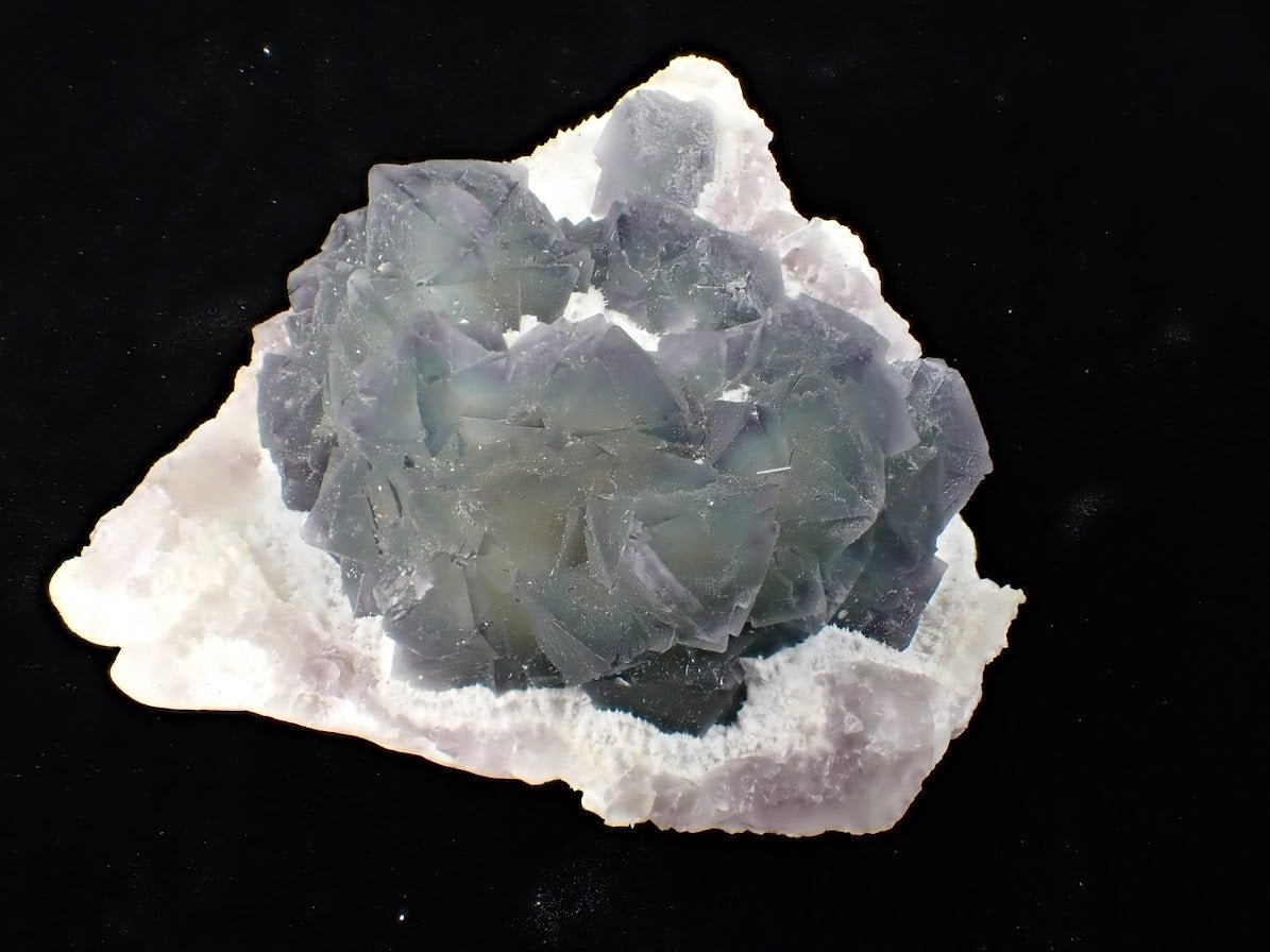 Purple-Cored De’an Fluorite with UV Fluorescence – Jiangxi Province, China