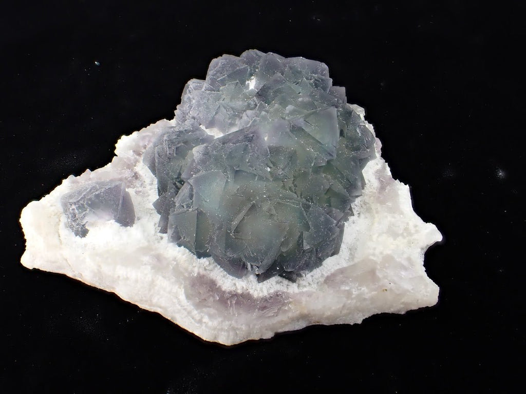 Purple-Cored De’an Fluorite with UV Fluorescence – Jiangxi Province, China
