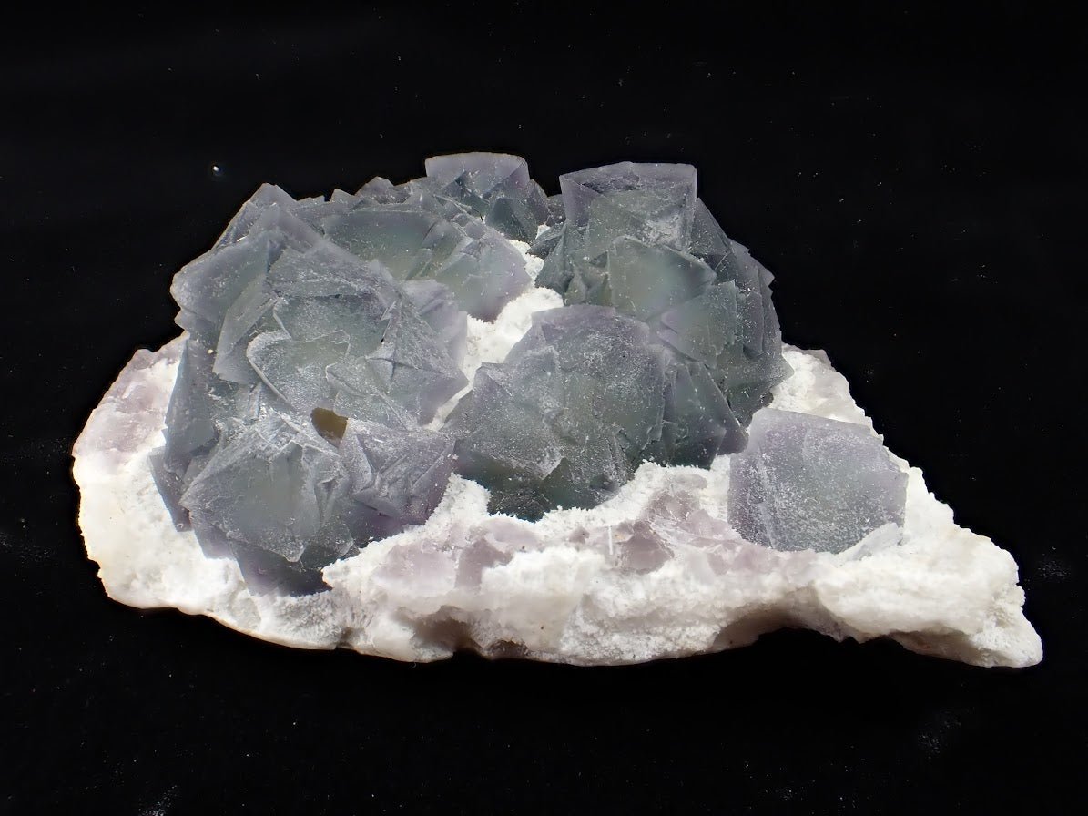 Purple-Cored De’an Fluorite with UV Fluorescence – Jiangxi Province, China