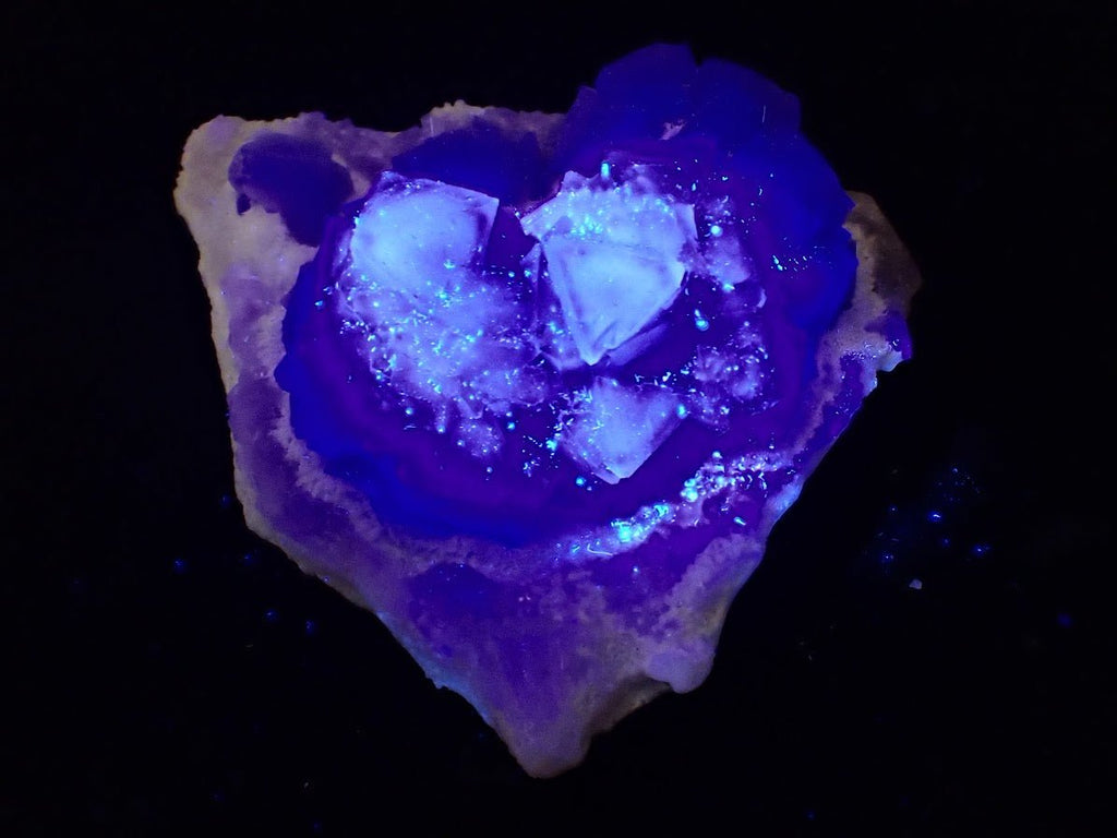 Purple-Cored De’an Fluorite with UV Fluorescence – Jiangxi Province, China
