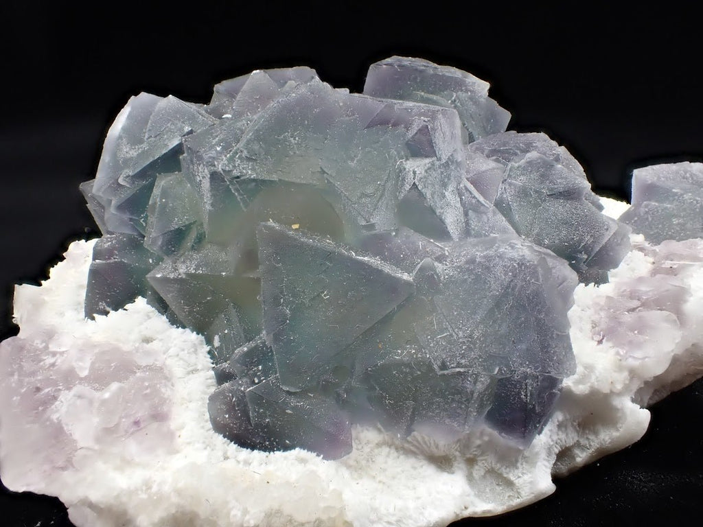 Purple-Cored De’an Fluorite with UV Fluorescence – Jiangxi Province, China
